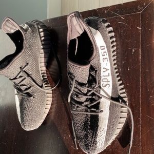 ADDIDAS YEEZY BOOST  SPLY-350. OREO